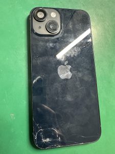 iPhone14背面割れ