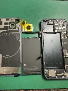 iPhone14水没　分解